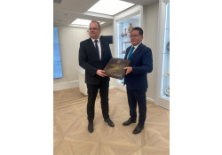 ЭЛЧИН САЙД Ө.ЭНХТҮВШИН “ДЭЛХИЙН ХОЁРДУГААР ДАЙНД МОНГОЛЫН УЛСЫН БАЙГУУЛСАН ГАВЬЯА” НОМЫН НЭЭЛТИЙН АРГА ХЭМЖЭЭНД ОРОЛЦОВ.