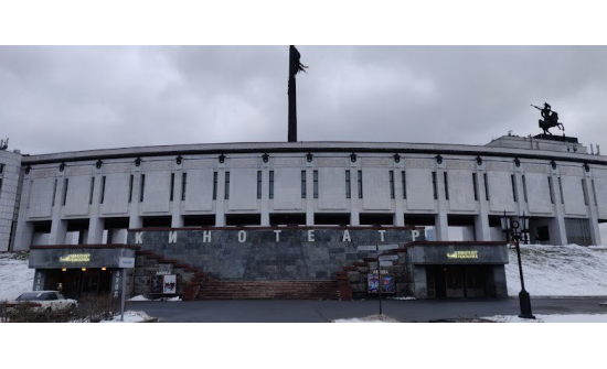“АР ХӨВЧ” УРАН САЙХНЫ КИНОГ МОСКВАГИЙН КИНОТЕАТРТ ГАРГАВ